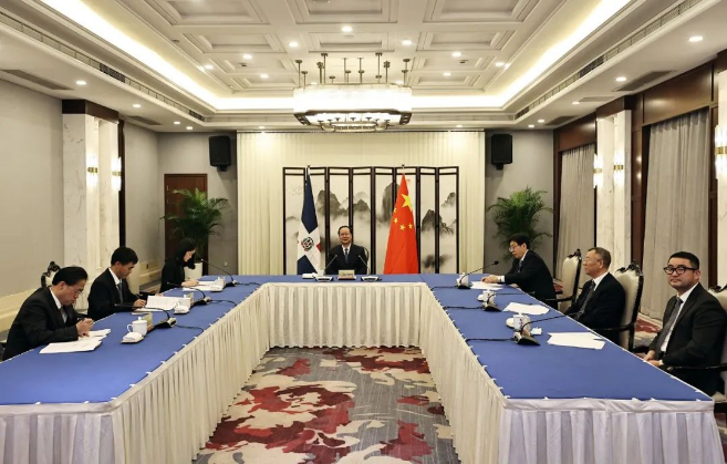 HTH.COM华体会环境“助力”多米尼加清运垃圾，毛伟明省长出席线上交接仪式